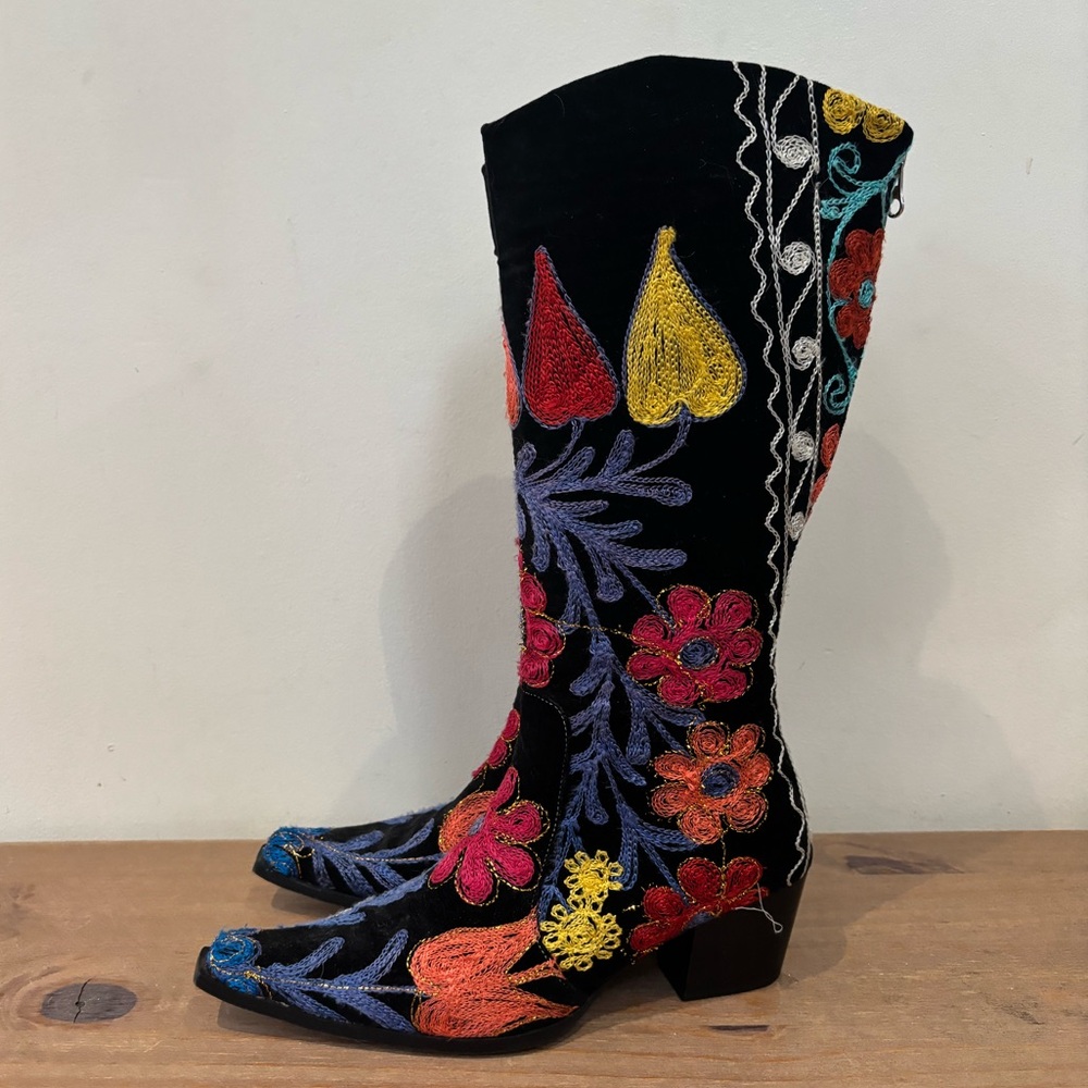 Zeyzani Cheyenne tall suzani handmade floral embroidered cowgirl boots 7 $395